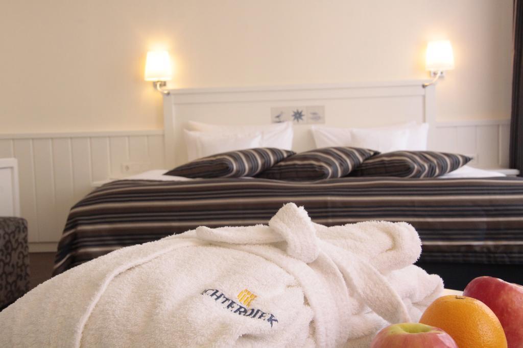 Romantik Hotel Achterdiek Йюст Экстерьер фото